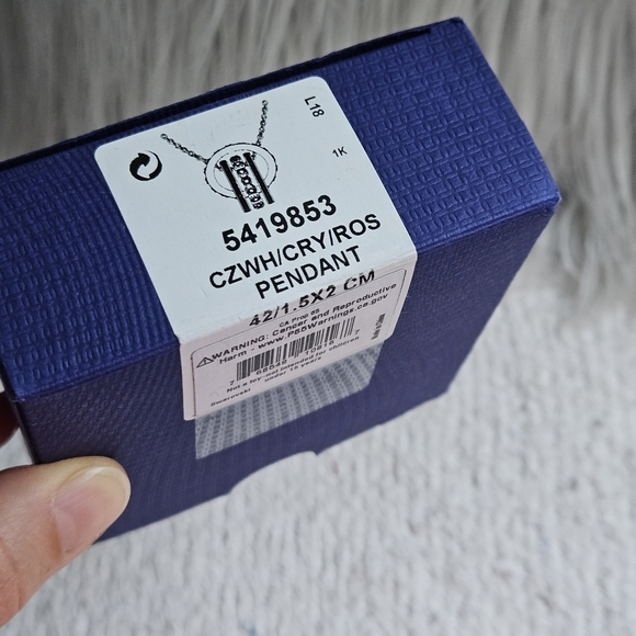 NWT - Swarovski Crystal Interlocking Loop Pendant Necklace - Picture 9 of 10